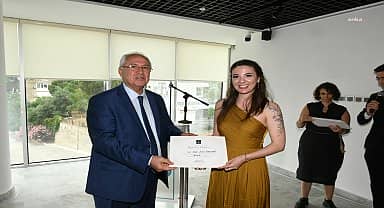 Karabağlar Belediyesi kursiyerlerinden yıl sonu sergisi 