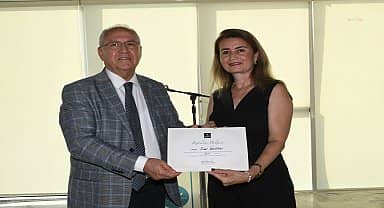 Karabağlar Belediyesi'nin çini kursiyerlerinden sergi 