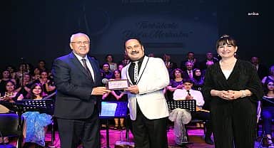 Karabağlar Belediyesi THM Korosu'nun yıl sonu konserine yoğun ilgi