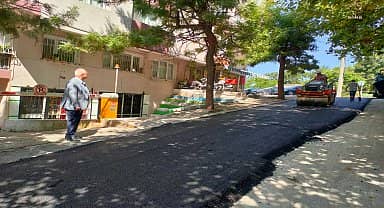 Karabağlar'da asfalt çalışmaları sürüyor