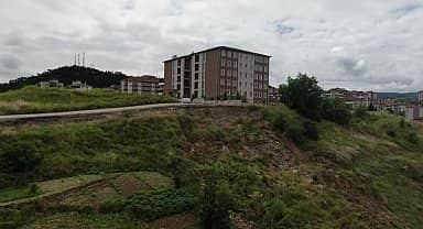 Karabük'te okullara yakın alanda toprak kayması meydana geldi