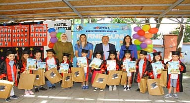 Kartal Belediye kreşlerinde karne heyecanı