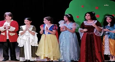 Konyaaltı Belediyesi Sanat Eğitim Merkezi miniklerinden tiyatro gösterisi