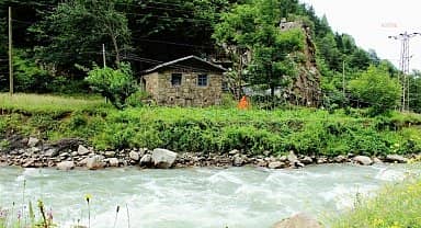 Koruma altındaki İkizdere Vadisinde Reis Holding tarafından yürütülen HES Projesinde, ÇED için halkı bilgilendirme toplantısı iptal edildi