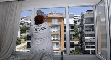 Kuşadası Belediyesi evde bakım birimi, hizmet vermeye devam ediyor 