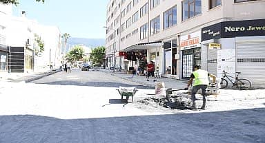 Kuşadası Belediyesi'nin Güzelçamlı Mahallesi'nde yenileme çalışmaları devam ediyor