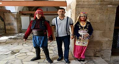 Kuşadası'nda ilçe protokolü vatandaşlarla bayramlaştı