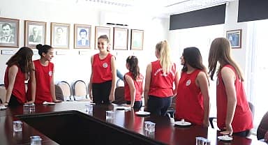 Marmaris Belediyesi Gençlikspor U-12 Voleybol Takımı, Başkan Oktay'ı ziyaret etti 