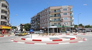 Menderes'te bordür ve kaldırımlar boyanıyor