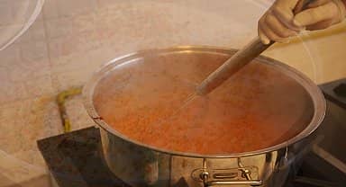 Merkezefendi Belediyesi'nden ihtiyaç sahiplerine her gün iki öğün yemek