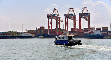 Mersin Büyükşehir, deniz kirliliğini önlemek için havadan ve denizden denetimlerini sürdürüyor