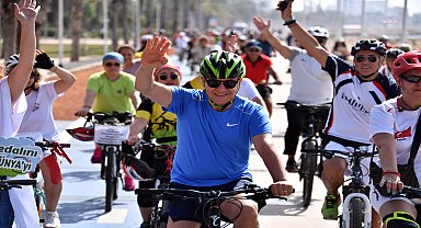 Mersin Büyükşehir, Dünya Bisiklet Günü'nü bisiklet tutkunlarıyla kutladı