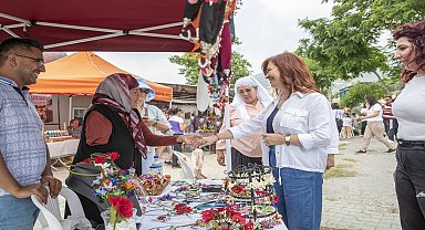 Mersinden Kadın Kooperatifi Başkanı Meral Seçer, üretici kadınlarla bir araya geldi 