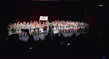 Muratpaşa'da Kurtuluş Destanı halk danslarıyla anlatıldı