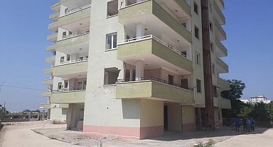  Osmaniye'de, depremlerde hasar alan binaya hırsız girdi: "Depremzedelerin eşyaları çalınır mı? Bu vicdansızlık, merhametsizlik değil midir?"