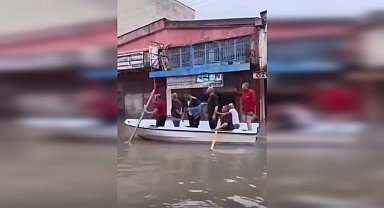 Samsun Canik'te selin bastığı Gülsanayi Sitesi esnafı, teknelerle ve botlarla ulaşım sağlıyor