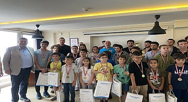 Seferihisar'da yaza satrançla 'Merhaba'