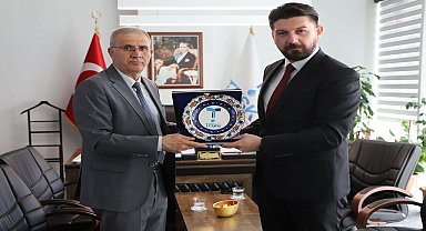 Tekirdağ Büyükşehir Belediye Başkanı Albayrak'a Hatay'dan teşekkür plaketi