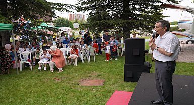 Tepebaşı Belediye Başkanı Ataç, çocukların karne sevincine ortak oldu