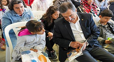Tepebaşı Belediye Başkanı Ataç, çocuklarla birlikte şiir okudu