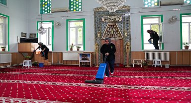 Tepebaşı Belediyesi ekiplerinden camilerde Kurban Bayramı temizliği