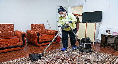 Tepebaşı Belediyesi'nden ihtiyaç sahibi vatandaşların evlerinde bayram temizliği 