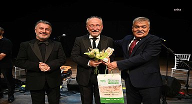 Torbalı Belediyesi'nin '3. Metropolis Festivali'nde 'Şifa Niyeti'ne oyunu vatandaşla buluştu