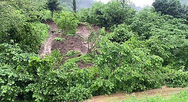 Trabzon'da sağanak yağış sonrası heyelan meydana geldi