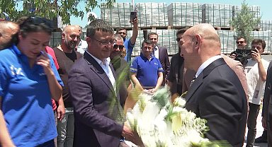 Tunç Soyer, İzbeton işçilerinin bayram sofrasına konuk oldu