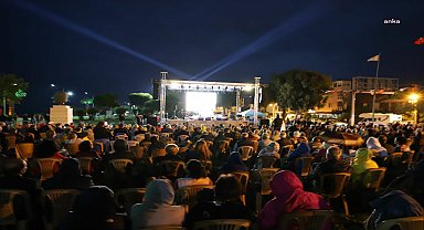 Usta şair Nazım Hikmet, Dikili'de anıldı
