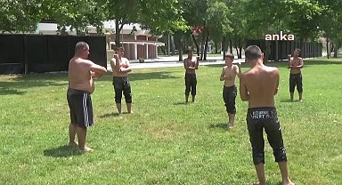 Yağlı Güreş Antrenörü Çelik'ten Edirneli iş insanlarına çağrı: "Lütfen bu ata sporu güreşe bir el atın. Edirne'den de bir başpehlivan çıksın"