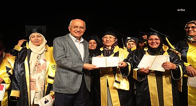 Yenimek okuma yazma kursu mezunları, önce kep attılar sonra bowling oynadılar