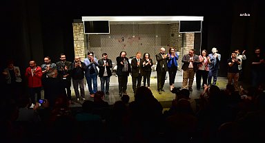 Yılın tiyatro oyunu Bornova Belediyesi Şehir Tiyatrosu'nun