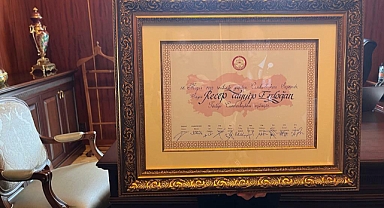 YSK Başkanı Ahmet Yener Cumhurbaşkanı Mazbatasını Meclis Başkanı Mustafa Şentop’a sundu