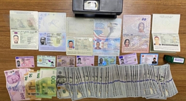 Yurt dışına çok sayıda sahte pasaport göndermeye çalışan 3 kişi yakalandı