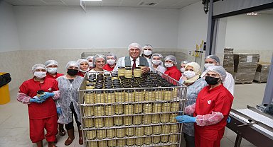 Yüzde 100 Kadın Emeği Tarımsal Ürün Fabrikası Efeler'de çalışmalarını sürdürüyor