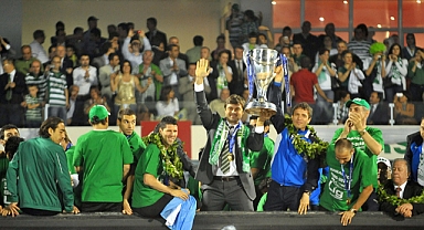 2009-2010 Süper Lig Şampiyonu Bursaspor borçları nedeniyle yeni sezonda hiçbir ligde oynayamayacak 