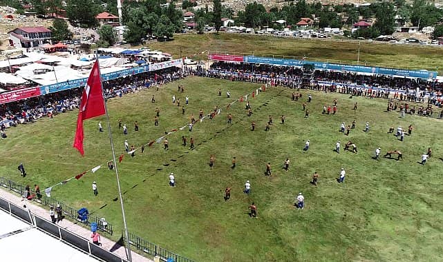 25. Uluslararası Feslikan Yağlı Güreşleri'nde Başpehlivan Ali Gürbüz oldu