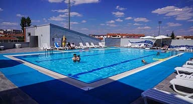 Açık havuz keyfi Tepebaşı'nda