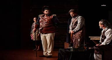 Altındağ Gençlik Merkezi tiyatro ekibi, 'İnsan Ne ile Yaşar' oyununun prömiyerini yaptı