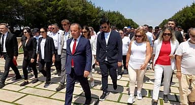 Ankara'ya gelen Bolu Belediye Başkanı Tanju Özcan Anıtkabir'i ziyaret etti