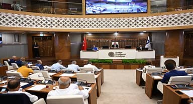 Antalya Büyükşehir Belediye Başkanı Böcek: "Toplu ulaşımı belediye yapmak zorundadır"