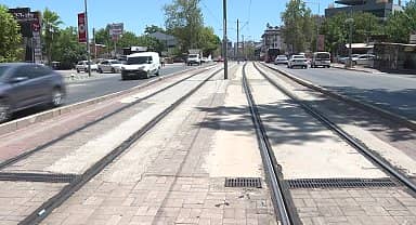 Antalya Büyükşehir Belediyesinden Doğu Garajı-Meydan Tramvay Hattında onarım çalışması 