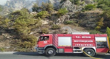 Aydın Büyükşehir İtfaiyesi, Söke'deki orman yangınını büyümeden söndürdü