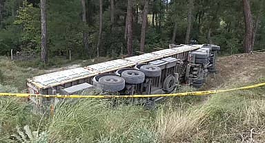 Aydın Karacasu'da tomruk yüklemeye gelen şoför, tırın altında kalarak hayatını kaybetti