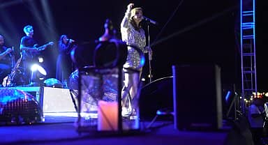 Başkent'te 'Yaz Konserleri' Merve Özbey ile başladı