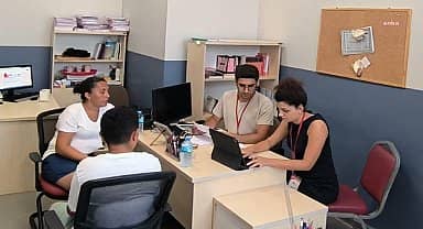 Bayraklı Belediyesi'nden YKS'de tercih desteği