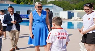 Bilecik Belediyesi'nin Yaz Spor Okulları'nda yüzme kursları başladı