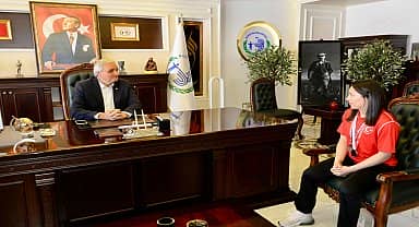Bilecikli Sporcu Başak Duman'dan Bozüyük Belediye Başkanı Bakkalcıoğlu'na ziyaret