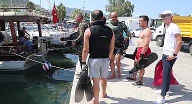 Bodrum Belediyesi dalış ekibinden Gündoğan'da deniz dibi temizliği